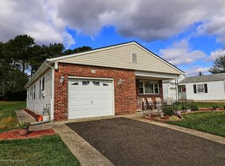 80 Chesterfield Ln, Toms River, NJ 08757