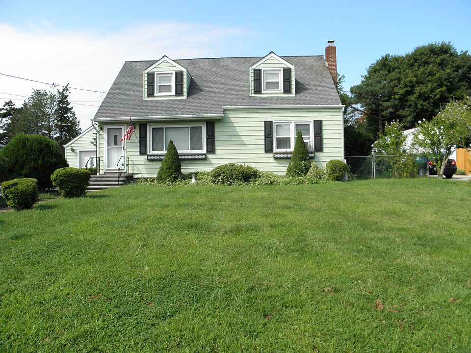 1st image of 428 2nd Ave W