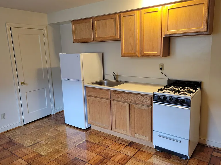 Wakefield Manor Apartments — Photo 24