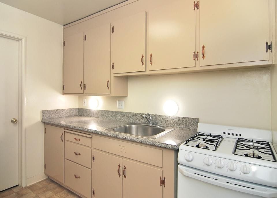 2nd image of 605 San Pablo Ave APT I