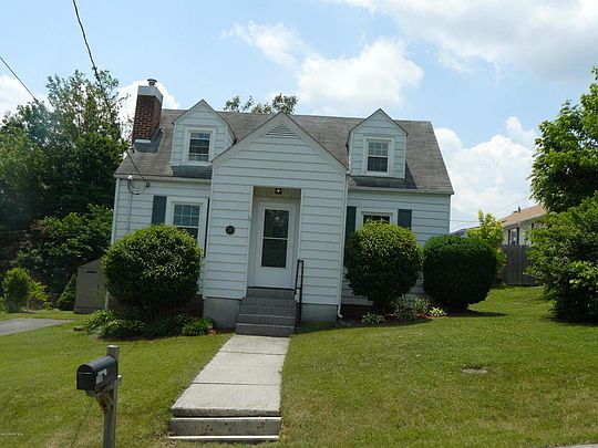 2nd image of 133 12th St NW