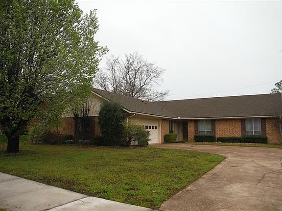 3rd image of 328 Jamie Way