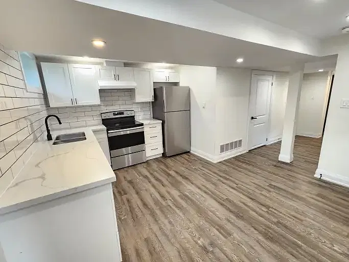2 bed, 1.0 bath, $1,650 — Photo 2