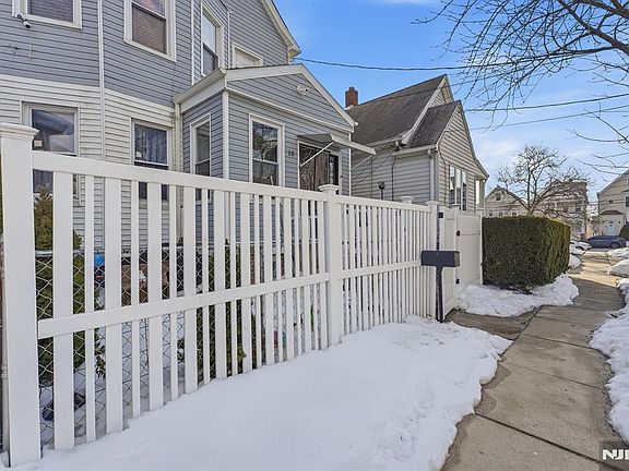 2nd image of 10 Maple St