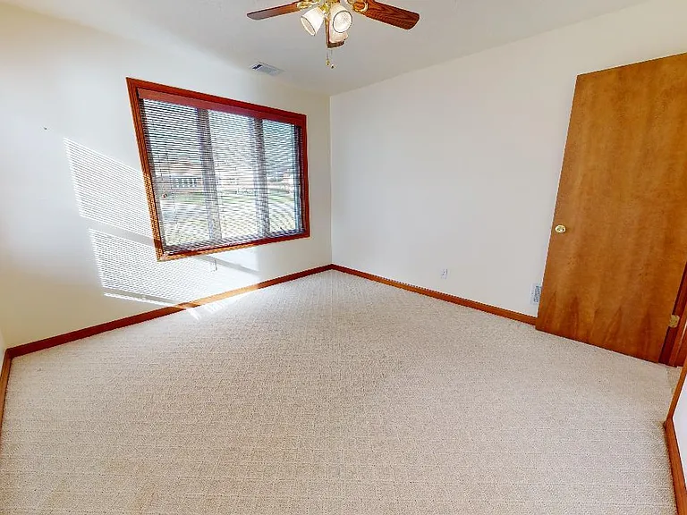 402 N Lafayette St — Photo 12