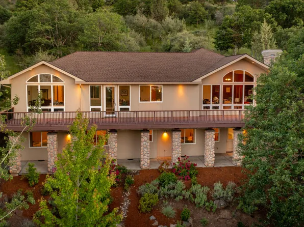 6586 Coopers Hawk Rd, Klamath Falls, OR 97601