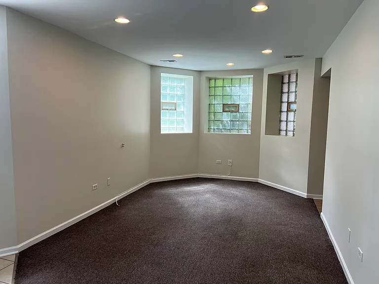 4822 W Berteau Ave #G — Photo 2