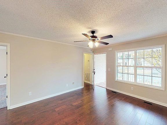 4th image of 222 E Caldwell Ave