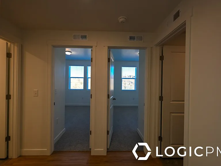 754 W Blue Magic Ln #201 — Photo 7
