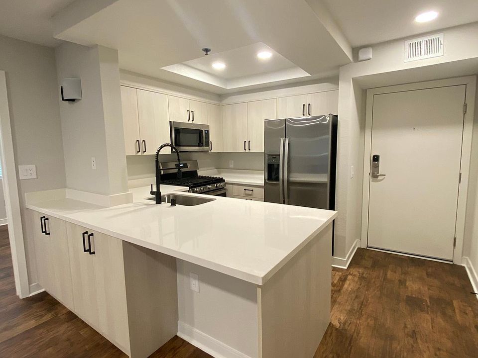 1st image of 7661 Beverly Blvd #213
