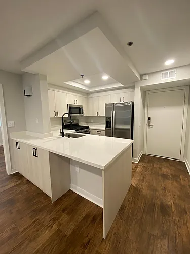 7661 Beverly Blvd #213 Photo 1