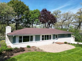 958 Sauganash Dr, Fontana, WI 53125