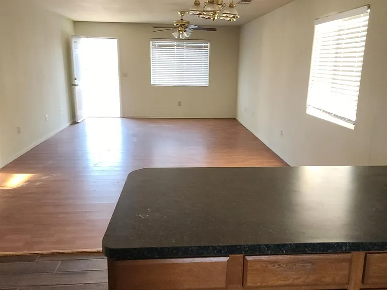 10842 Railroad Ave #D — Photo 3