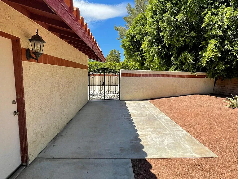 YARD BEHIND THE GARGE