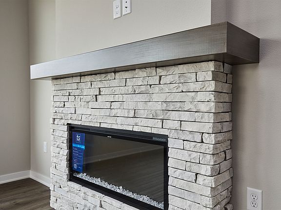 5th image of 510 NW Mosaic Ave