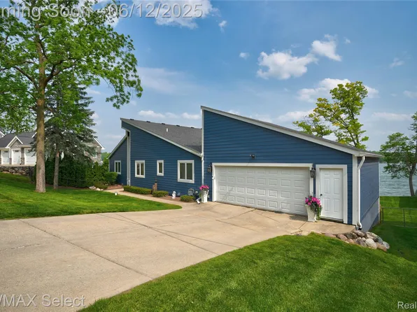 7457 Haviland Beach Dr, Linden, MI 48451