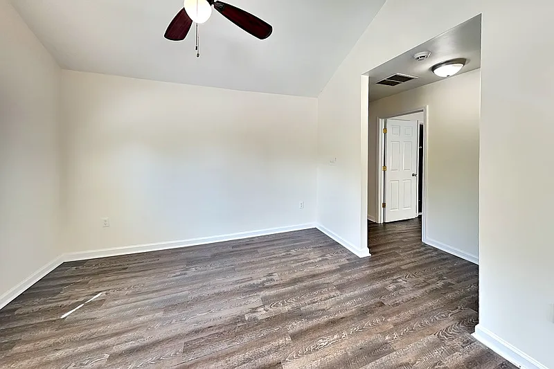3 bed, 2.0 bath, 956 sqft, $1,695 — Photo 2