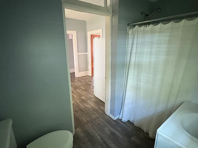 2405 Vaughan Ave — Photo 14