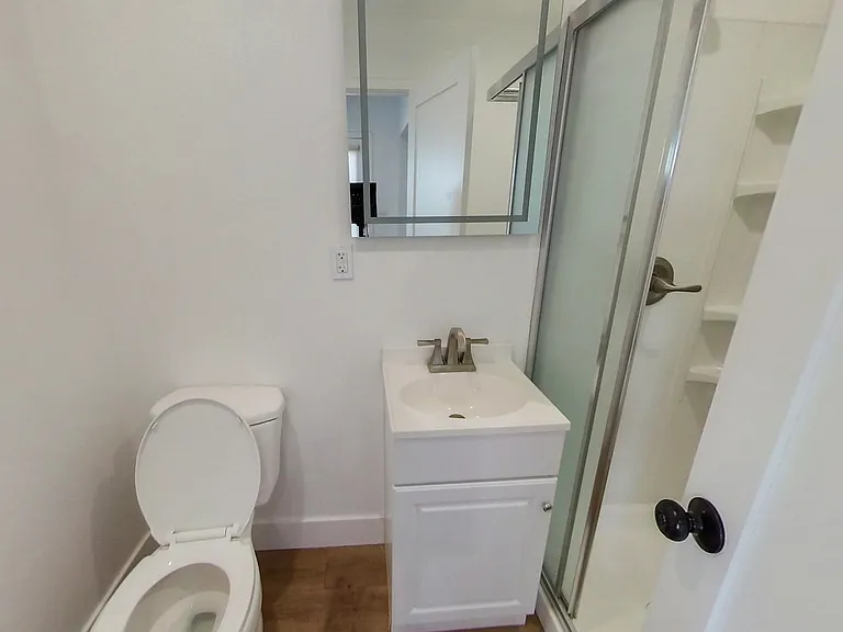1620 W 35th Pl — Photo 32
