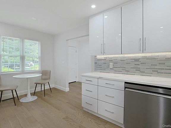 5th image of 100 Brook Hills Circle #28B