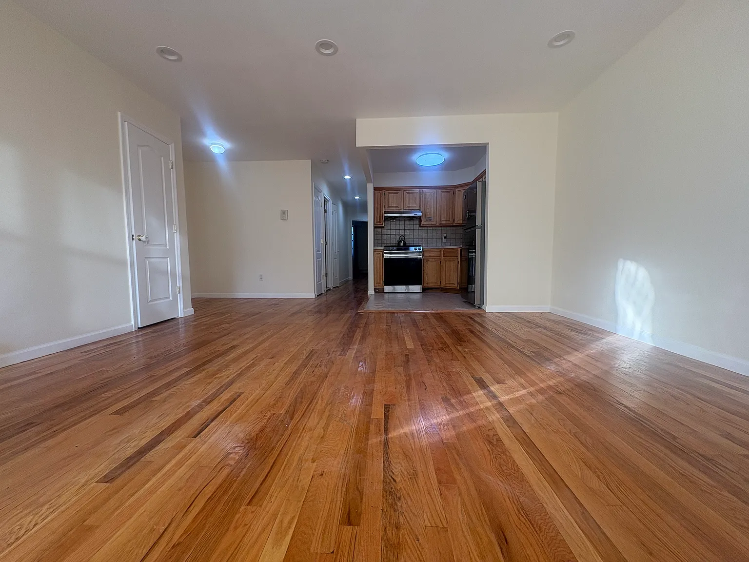 3 bed, 2000 sqft, $2,850 — Photo 2