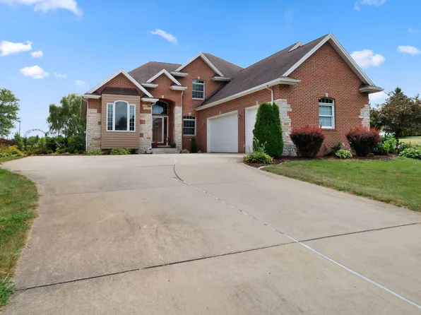 393 Cantigny Ct, Valparaiso, IN 46383