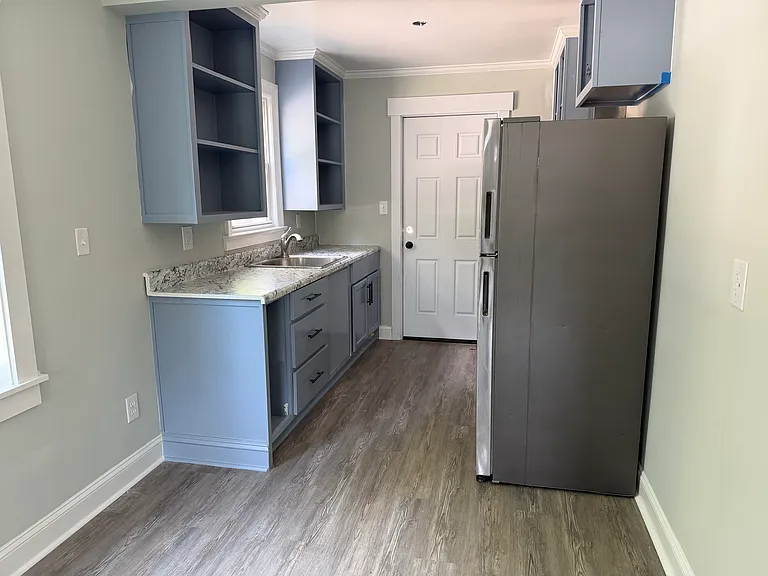 202 B Oak St #B — Photo 5