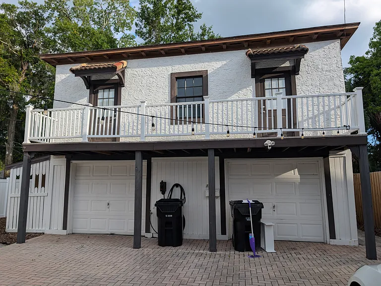 122 E Esther St #B — Photo 1