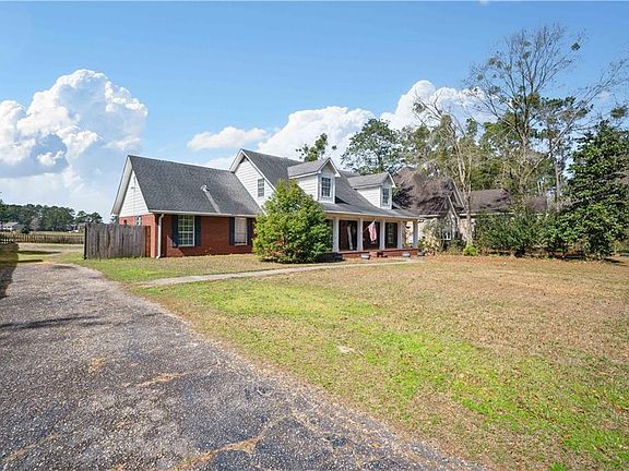 3rd image of 3112 Riviere Du Chien Loop W