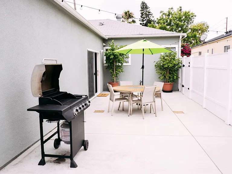 5756 1/2 Case Ave — Photo 25