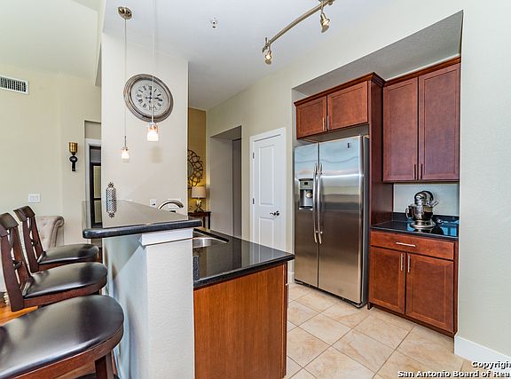 4th image of 7342 Oak Manor Dr