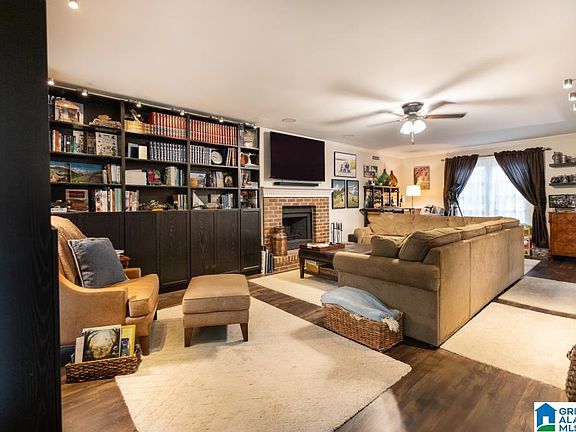 4th image of 4701 Wooddale Ln