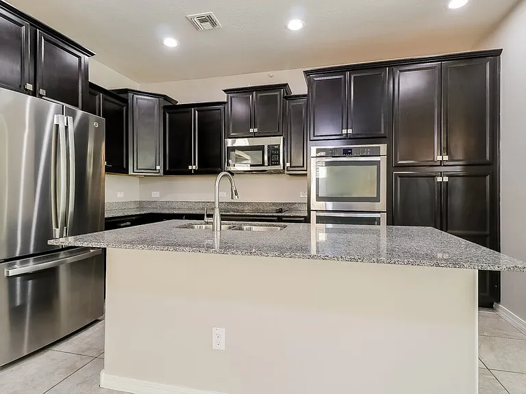 16905 W Woodlands Ave — Photo 5