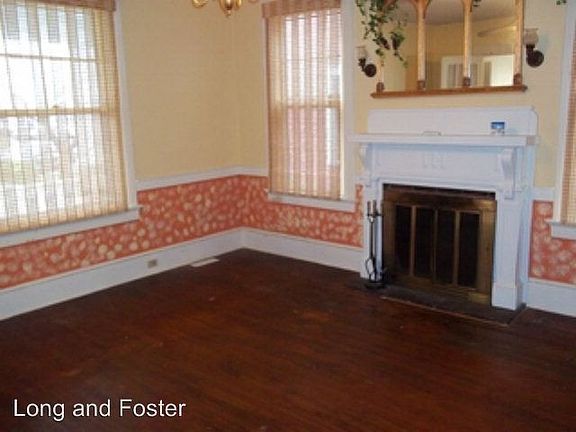 3rd image of 107 E Cypress St