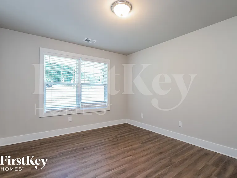 7110 Lawson Dr — Photo 10
