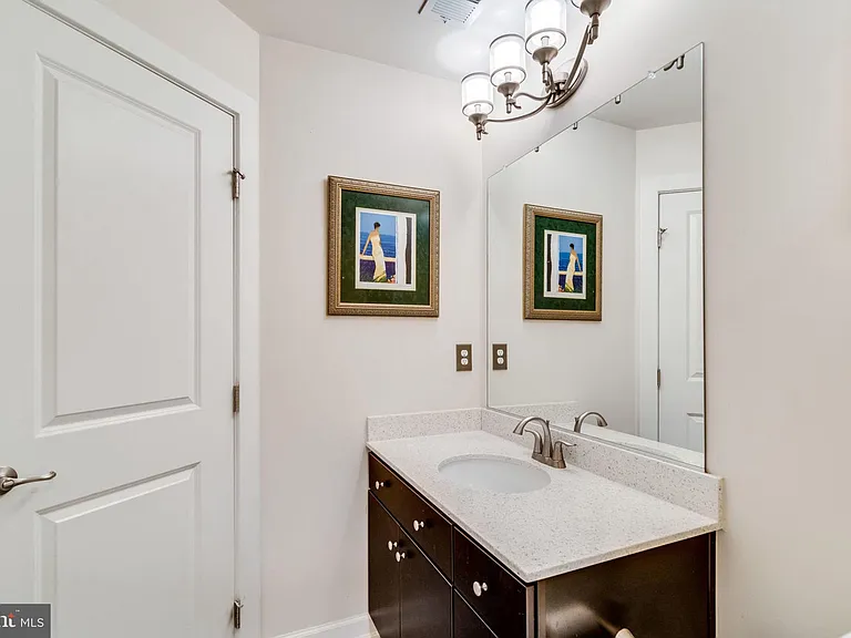 1133 S Monroe St — Photo 23