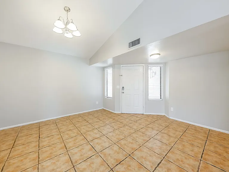 6630 W Poinsettia Dr — Photo 7
