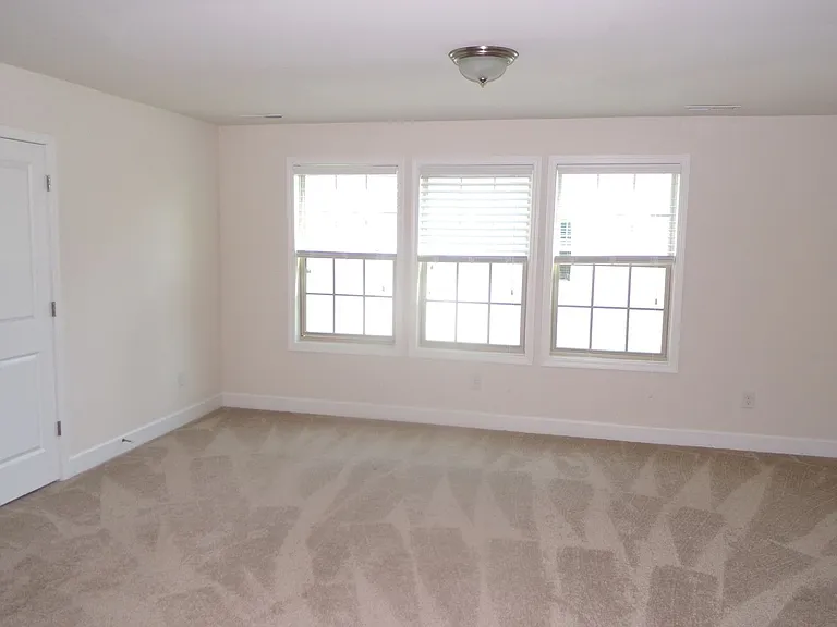 1419 Sawyer Ave — Photo 19