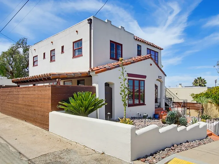 2615 Myrtle Ave — Photo 3