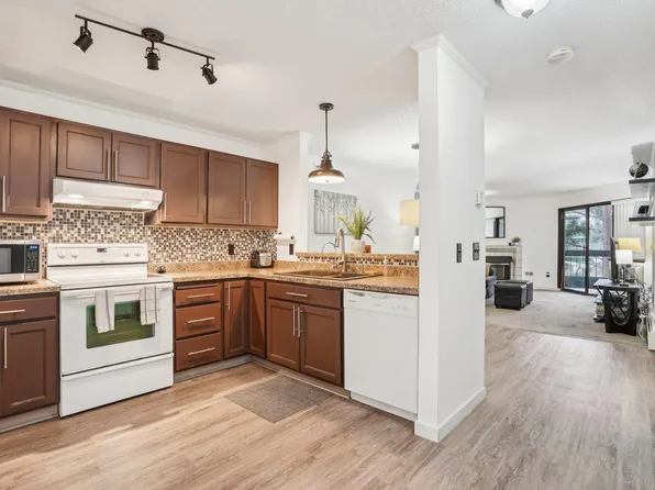 7621 Edinborough Way APT 2201, Edina, MN 55435