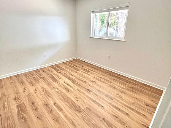 4th image of 615 Azalea Ln #1