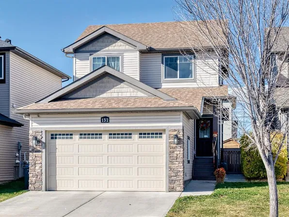 132 E Wildrose Dr, Strathmore, AB T1P 0G5