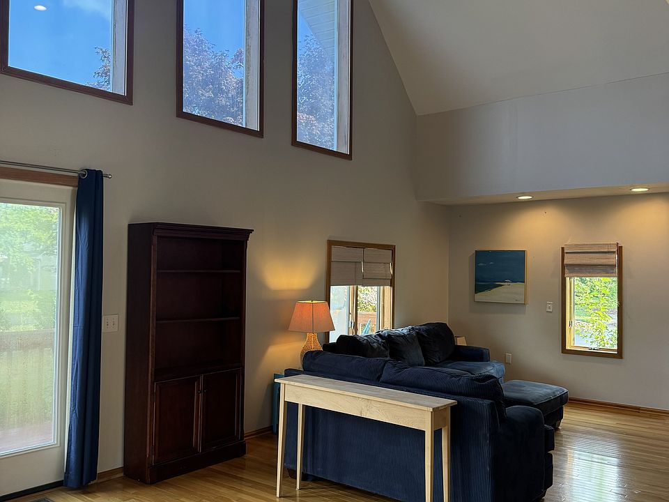 1st image of 14 Dartmouth Dr