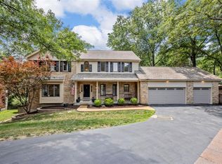 2068 Woodmoor Ridge Dr, Ballwin, MO 63011