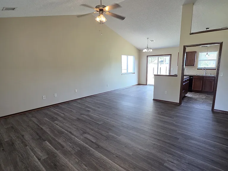 1230 W 43rd St S — Photo 4
