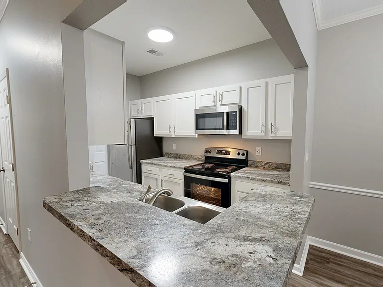 Burlington Oaks Apartments — Photo 51