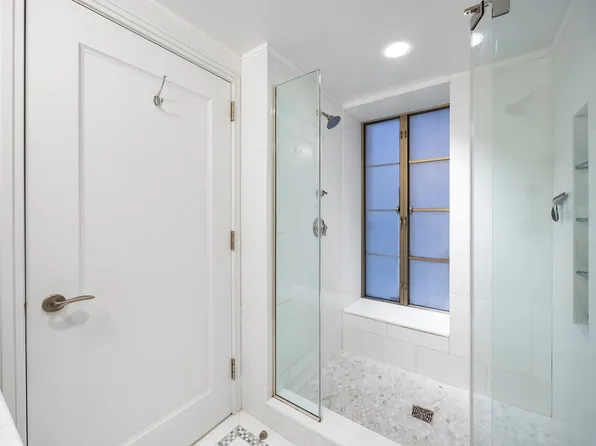 140 East 63rd Street image 19 of 22