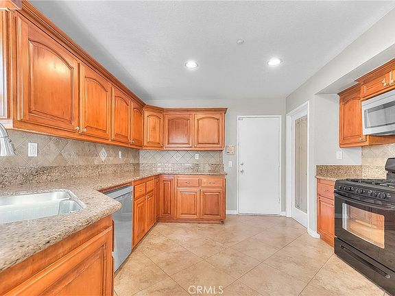 4th image of 15549 Agate Ct