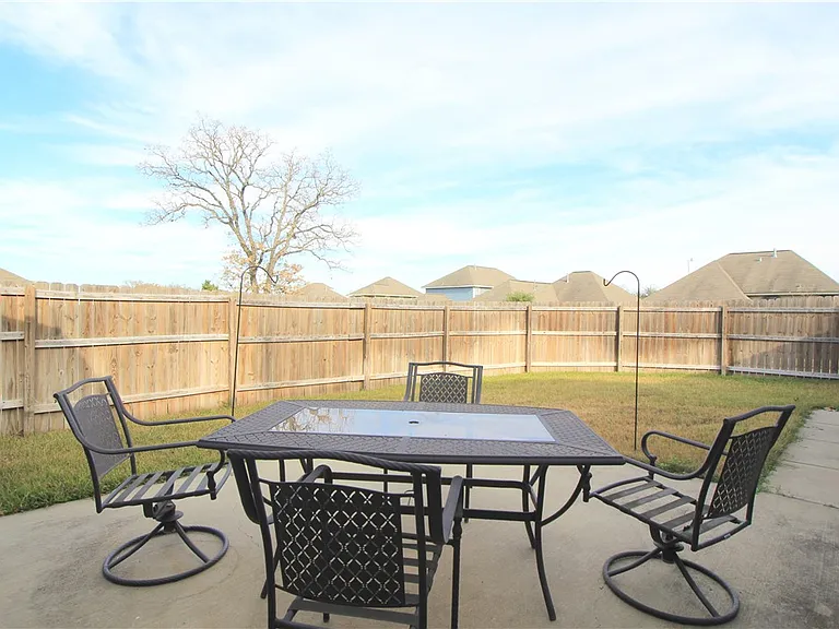 2010 Turning Leaf Dr — Photo 16