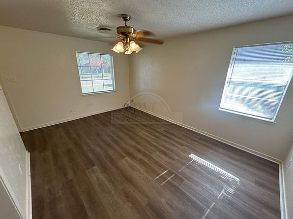 3rd image of 1501 Richard Dr